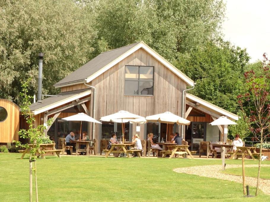 Castleford Cottage , Lowermill Estate Somerford Keynes ภายนอก รูปภาพ