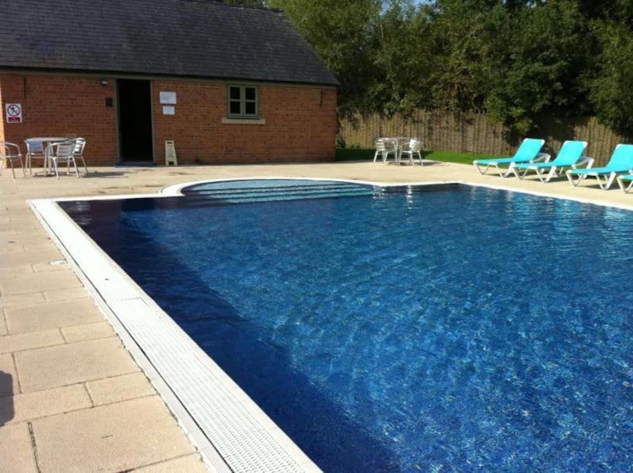 Castleford Cottage , Lowermill Estate Somerford Keynes ภายนอก รูปภาพ