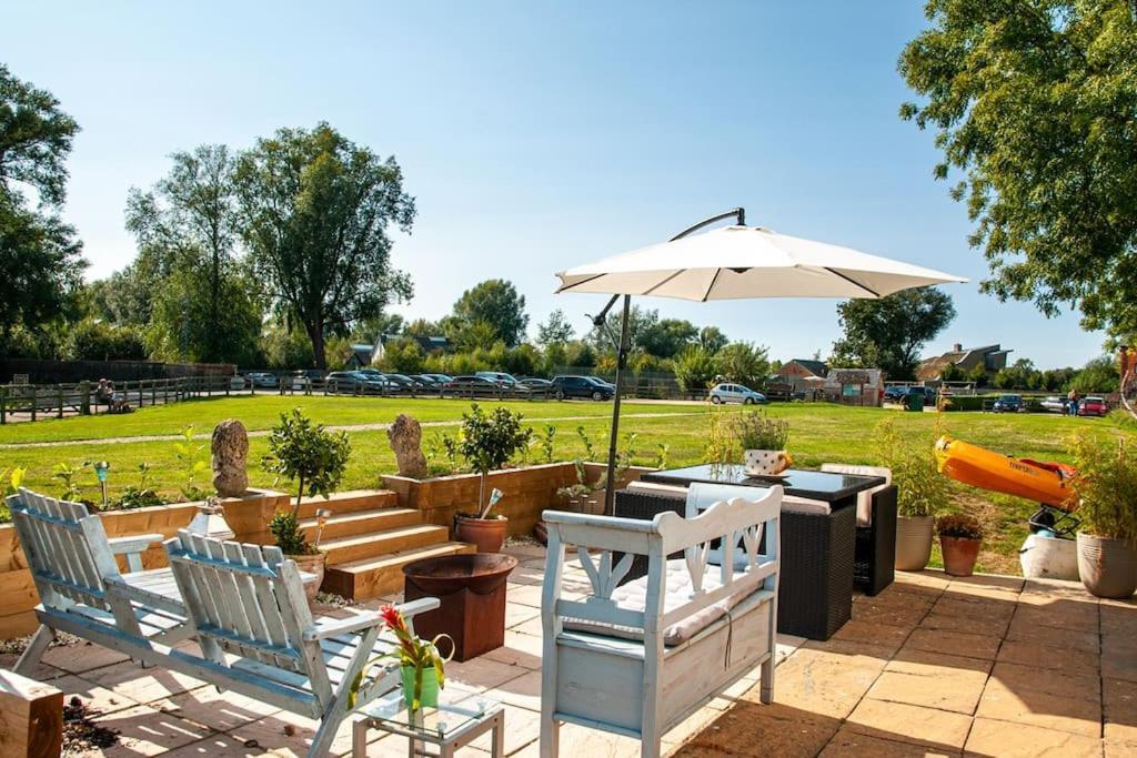 Castleford Cottage , Lowermill Estate Somerford Keynes ภายนอก รูปภาพ